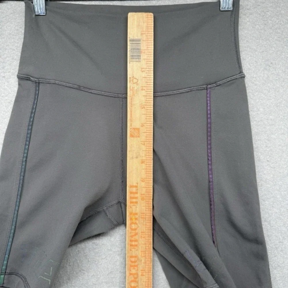 TNA Aritzia Shorts Womens Size Small Gray Atmosphere Biker Reflective‎ Workout